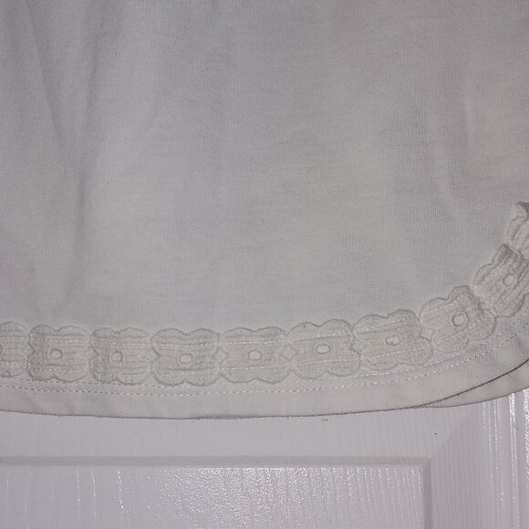 Crown & Ivy white lace trim skirt/skort Sz M NWOT - Picture 2 of 5